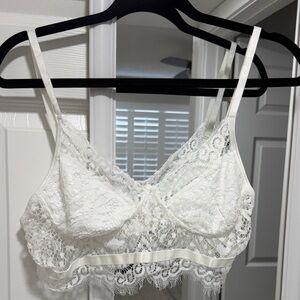 Elegant Lace Bralette in Cream